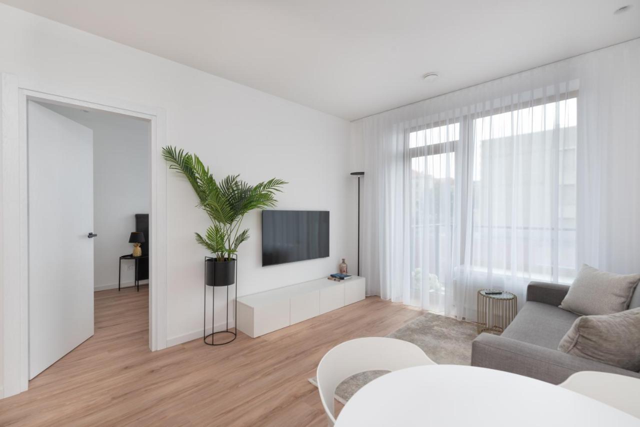 Brand New And Modern 1bdr * VNO